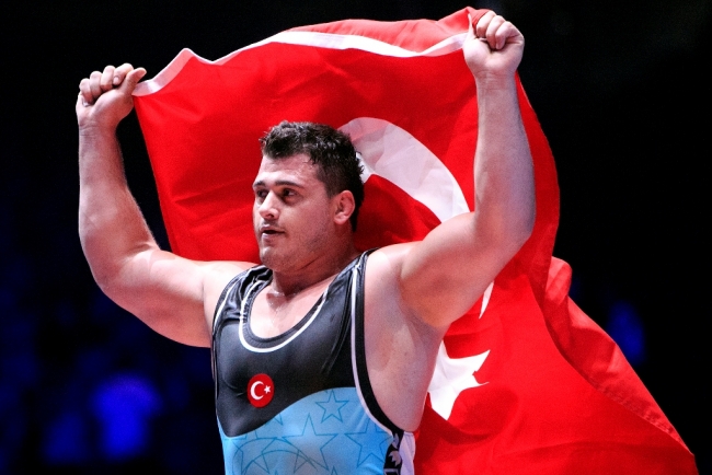 Minderde tarihi başarı